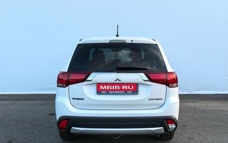 Mitsubishi Outlander III рестайлинг 3, 2016 год, 1 580 000 рублей, 6 фотография
