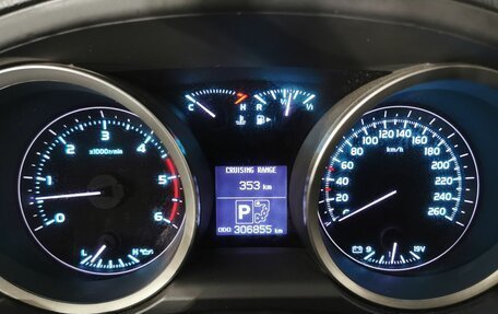 Toyota Land Cruiser 200, 2008 год, 2 075 000 рублей, 17 фотография