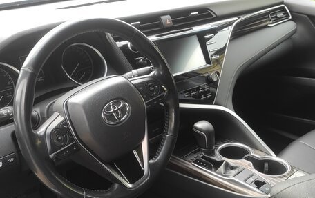 Toyota Camry, 2019 год, 1 899 000 рублей, 6 фотография