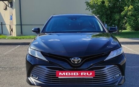 Toyota Camry, 2019 год, 1 899 000 рублей, 2 фотография