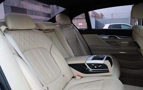 BMW 7 серия, 2016 год, 2 590 000 рублей, 14 фотография