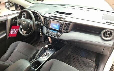 Toyota RAV4, 2017 год, 1 850 000 рублей, 10 фотография
