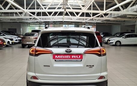 Toyota RAV4, 2017 год, 1 850 000 рублей, 6 фотография