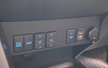 Toyota RAV4, 2017 год, 1 850 000 рублей, 21 фотография