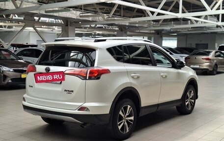 Toyota RAV4, 2017 год, 1 850 000 рублей, 7 фотография
