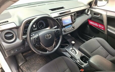 Toyota RAV4, 2017 год, 1 850 000 рублей, 14 фотография
