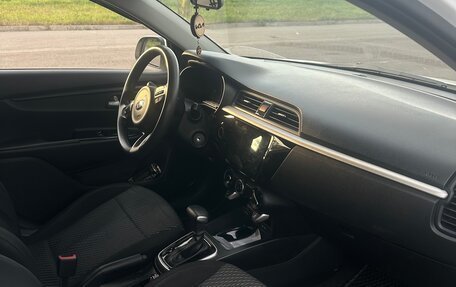 KIA Rio IV, 2018 год, 1 300 000 рублей, 10 фотография