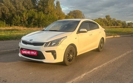 KIA Rio IV, 2018 год, 1 300 000 рублей, 2 фотография