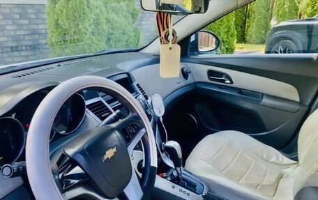 Chevrolet Cruze II, 2010 год, 550 000 рублей, 6 фотография