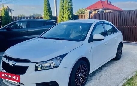 Chevrolet Cruze II, 2010 год, 550 000 рублей, 4 фотография