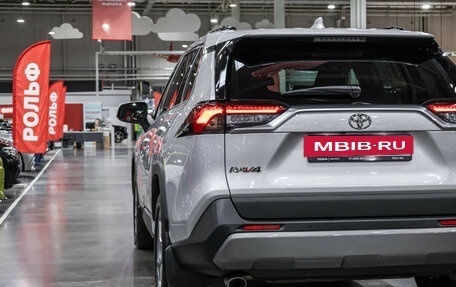 Toyota RAV4, 2021 год, 3 099 700 рублей, 10 фотография