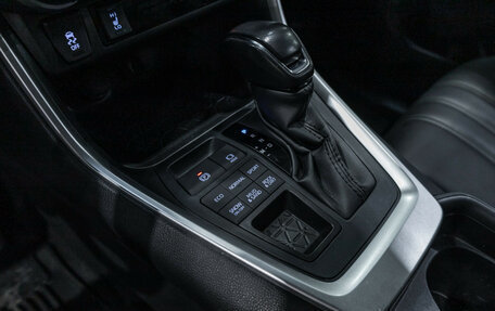 Toyota RAV4, 2021 год, 3 099 700 рублей, 21 фотография