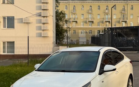 Hyundai Solaris II рестайлинг, 2017 год, 700 000 рублей, 2 фотография