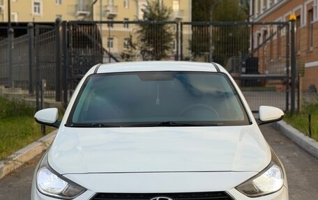 Hyundai Solaris II рестайлинг, 2017 год, 700 000 рублей, 3 фотография