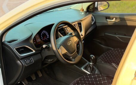 Hyundai Solaris II рестайлинг, 2017 год, 700 000 рублей, 11 фотография