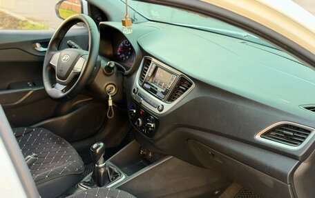 Hyundai Solaris II рестайлинг, 2017 год, 700 000 рублей, 9 фотография