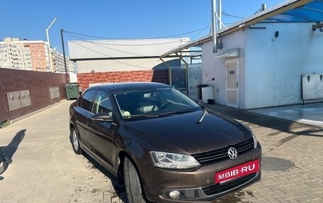 Volkswagen Jetta VI, 2012 год, 950 000 рублей, 2 фотография