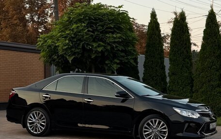 Toyota Camry, 2017 год, 2 390 000 рублей, 8 фотография