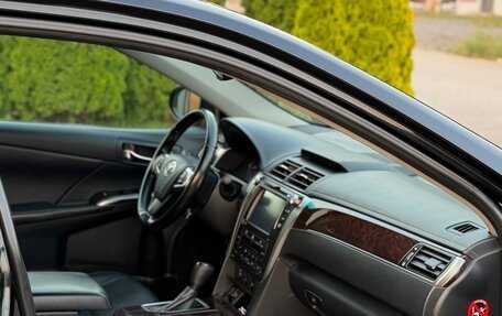 Toyota Camry, 2017 год, 2 390 000 рублей, 18 фотография