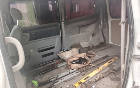 Nissan Serena II, 2000 год, 270 000 рублей, 1 фотография