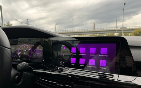 Volkswagen Golf VIII, 2022 год, 2 800 000 рублей, 23 фотография