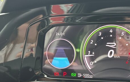 Volkswagen Golf VIII, 2022 год, 2 800 000 рублей, 21 фотография