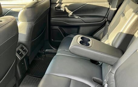 Mitsubishi Outlander III рестайлинг 3, 2019 год, 3 200 000 рублей, 5 фотография