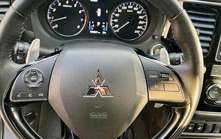Mitsubishi Outlander III рестайлинг 3, 2019 год, 3 200 000 рублей, 9 фотография