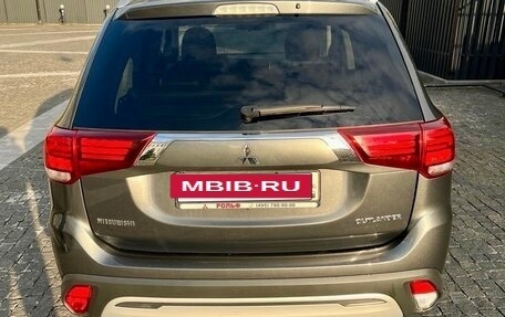 Mitsubishi Outlander III рестайлинг 3, 2019 год, 3 200 000 рублей, 11 фотография