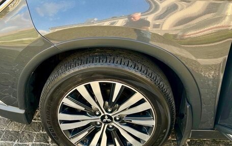 Mitsubishi Outlander III рестайлинг 3, 2019 год, 3 200 000 рублей, 15 фотография