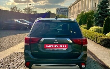 Mitsubishi Outlander III рестайлинг 3, 2019 год, 3 200 000 рублей, 21 фотография