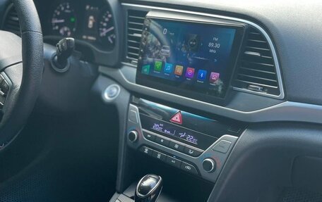 Hyundai Elantra VI рестайлинг, 2017 год, 650 000 рублей, 6 фотография