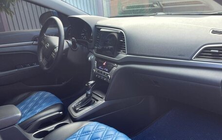 Hyundai Elantra VI рестайлинг, 2017 год, 650 000 рублей, 10 фотография