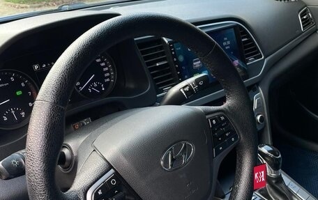 Hyundai Elantra VI рестайлинг, 2017 год, 650 000 рублей, 16 фотография