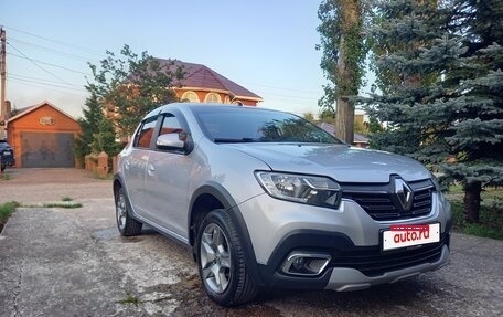 Renault Logan II, 2019 год, 1 050 000 рублей, 2 фотография