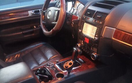 Volkswagen Touareg III, 2003 год, 725 000 рублей, 2 фотография