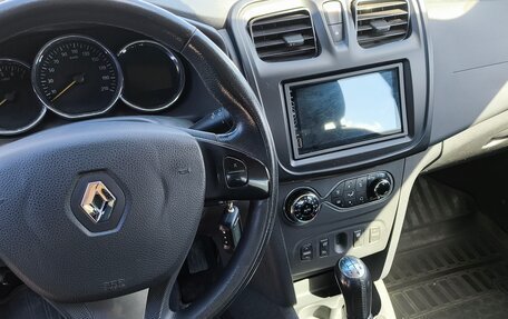 Renault Logan II, 2015 год, 750 000 рублей, 11 фотография
