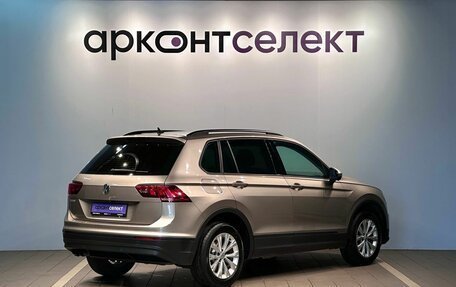 Volkswagen Tiguan II, 2020 год, 2 300 000 рублей, 2 фотография