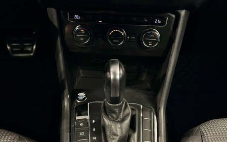 Volkswagen Tiguan II, 2020 год, 2 300 000 рублей, 19 фотография