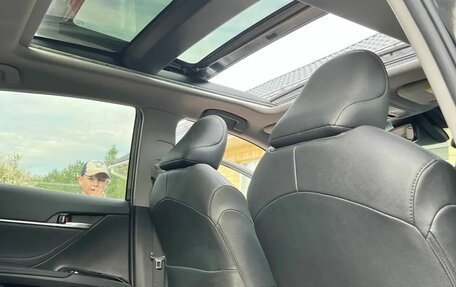 Toyota Camry, 2022 год, 3 800 000 рублей, 5 фотография