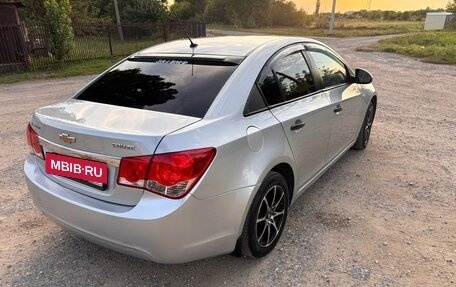 Chevrolet Cruze II, 2010 год, 530 000 рублей, 3 фотография
