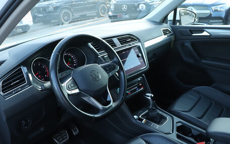 Volkswagen Tiguan II, 2021 год, 2 690 000 рублей, 13 фотография