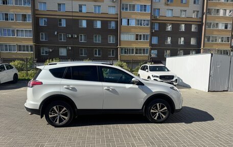 Toyota RAV4, 2018 год, 2 150 000 рублей, 4 фотография