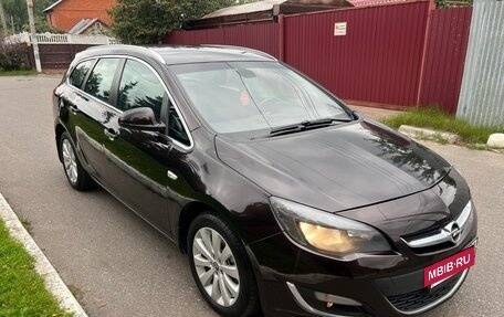 Opel Astra J, 2014 год, 735 000 рублей, 2 фотография
