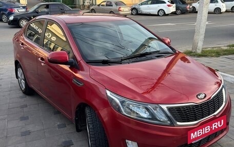 KIA Rio III рестайлинг, 2013 год, 750 000 рублей, 2 фотография