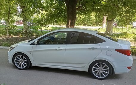 Hyundai Solaris II рестайлинг, 2014 год, 1 050 000 рублей, 4 фотография