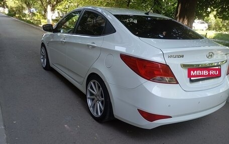 Hyundai Solaris II рестайлинг, 2014 год, 1 050 000 рублей, 2 фотография