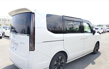Honda Stepwgn, 2023 год, 2 350 000 рублей, 2 фотография