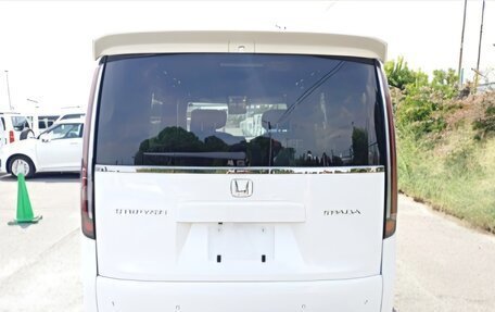 Honda Stepwgn, 2023 год, 2 350 000 рублей, 4 фотография