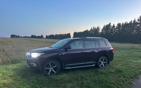 Toyota Highlander III, 2010 год, 1 350 000 рублей, 2 фотография